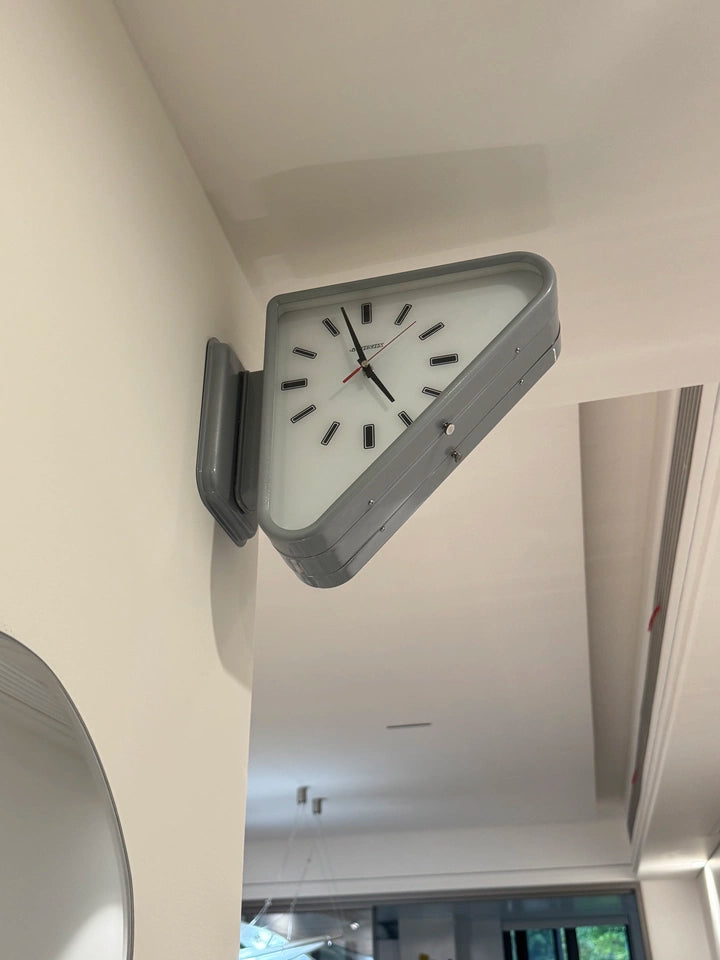 Living Room Minimalism Clocks Two-sided Wall Clocks Triangle Modern Clock Mechanism Silent Design Clock Watch for Decoration